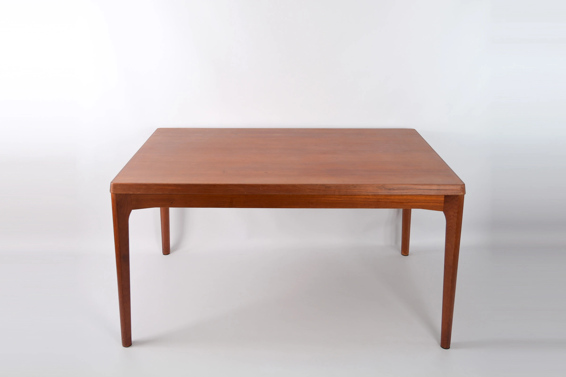 Table de Repas ‘Henning Kjaernulf’