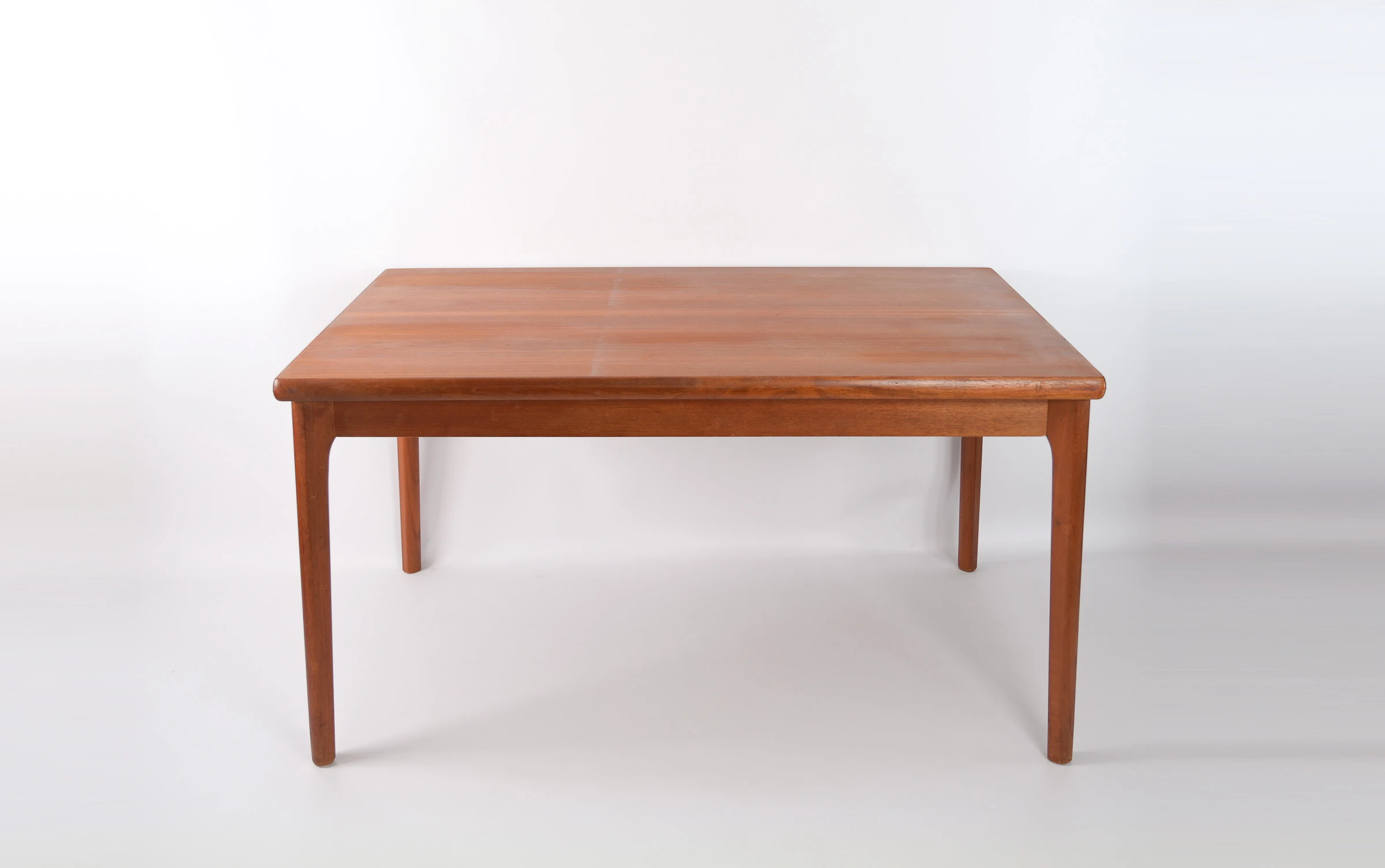 Table de Repas ‘Henning Kjaernulf’