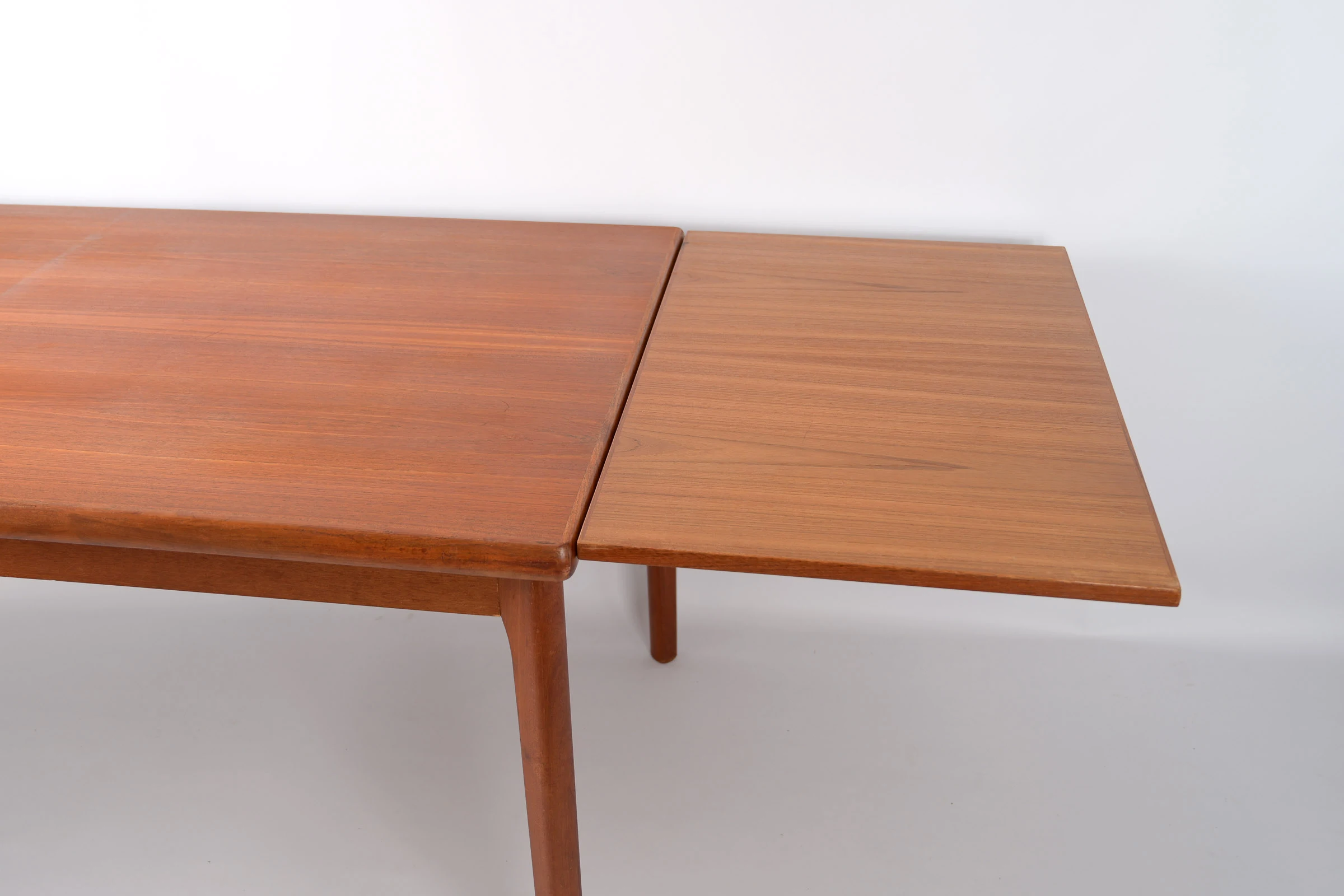 Table de Repas ‘Henning Kjaernulf’