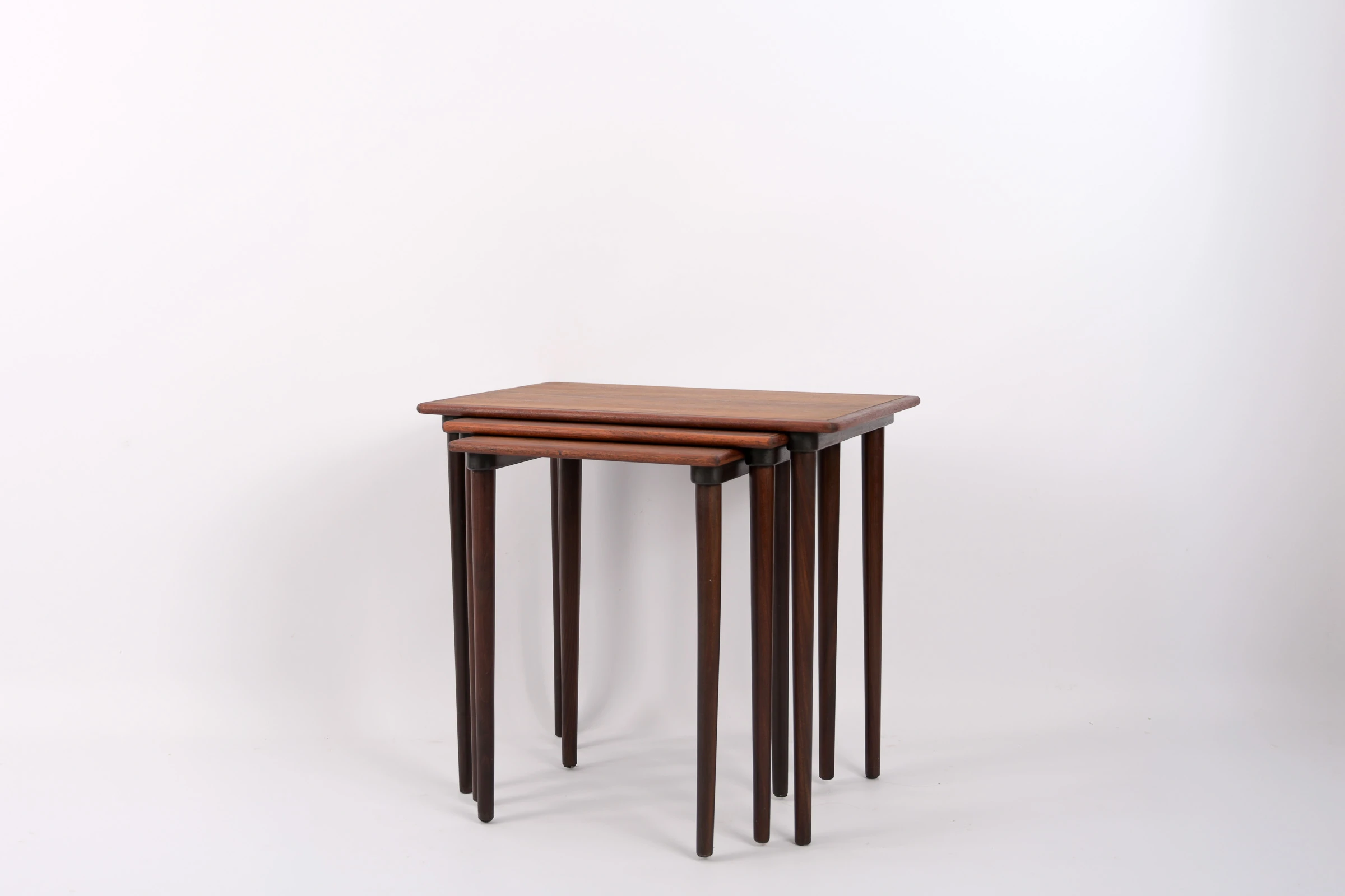 3 Tables Gigognes en Palissandre de Rio