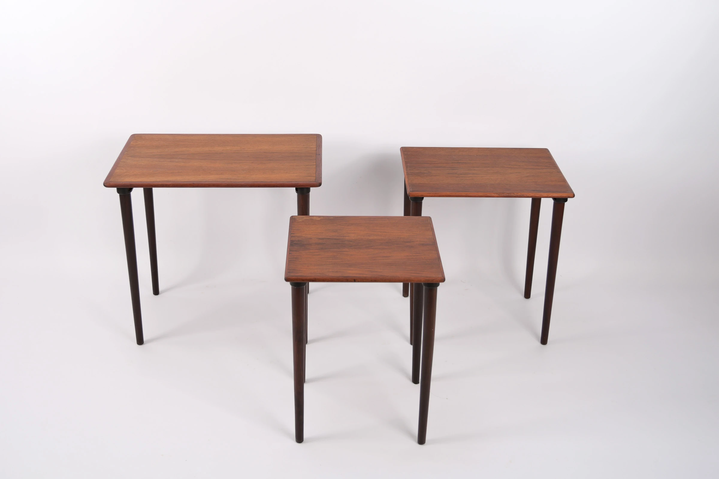 3 Tables Gigognes en Palissandre de Rio