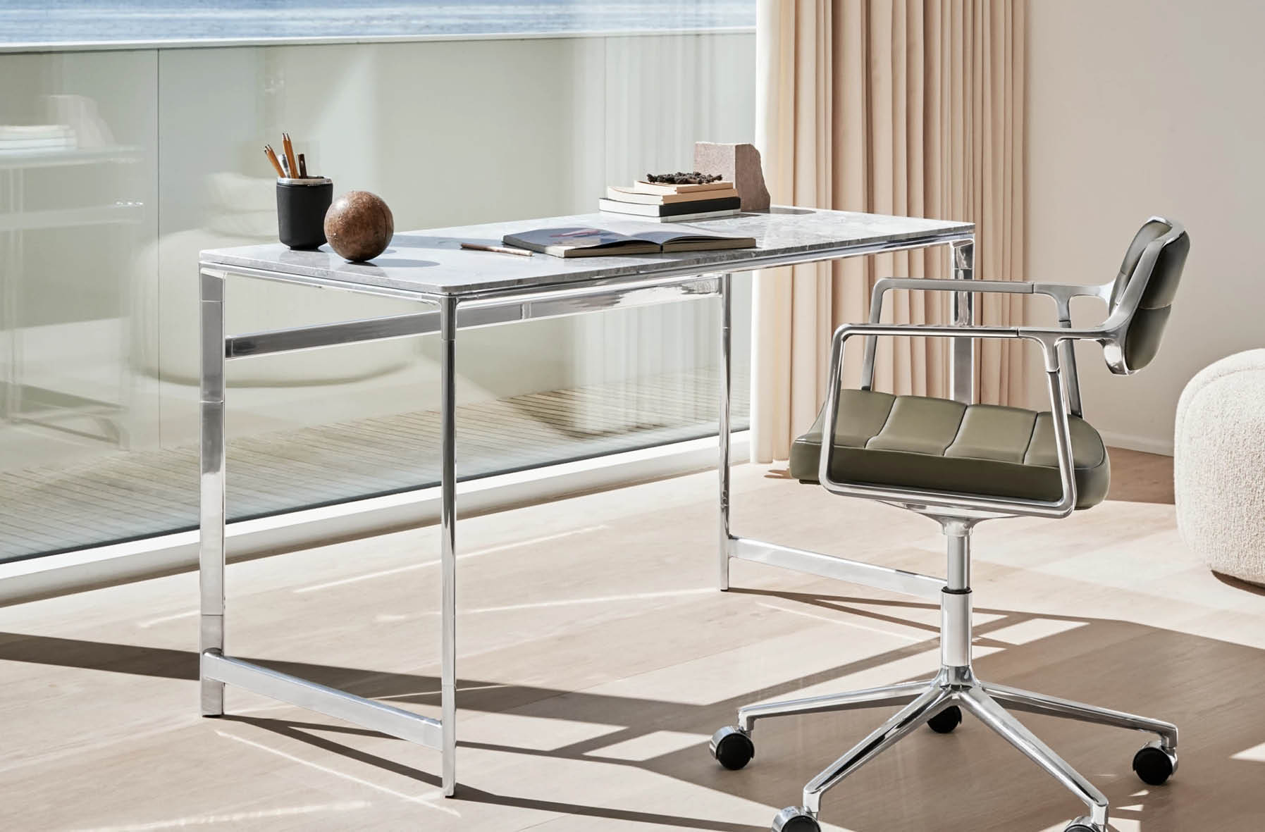 Bureau 'Studio Desk' </br>Marque: 'Vipp' 3 finitions au choix