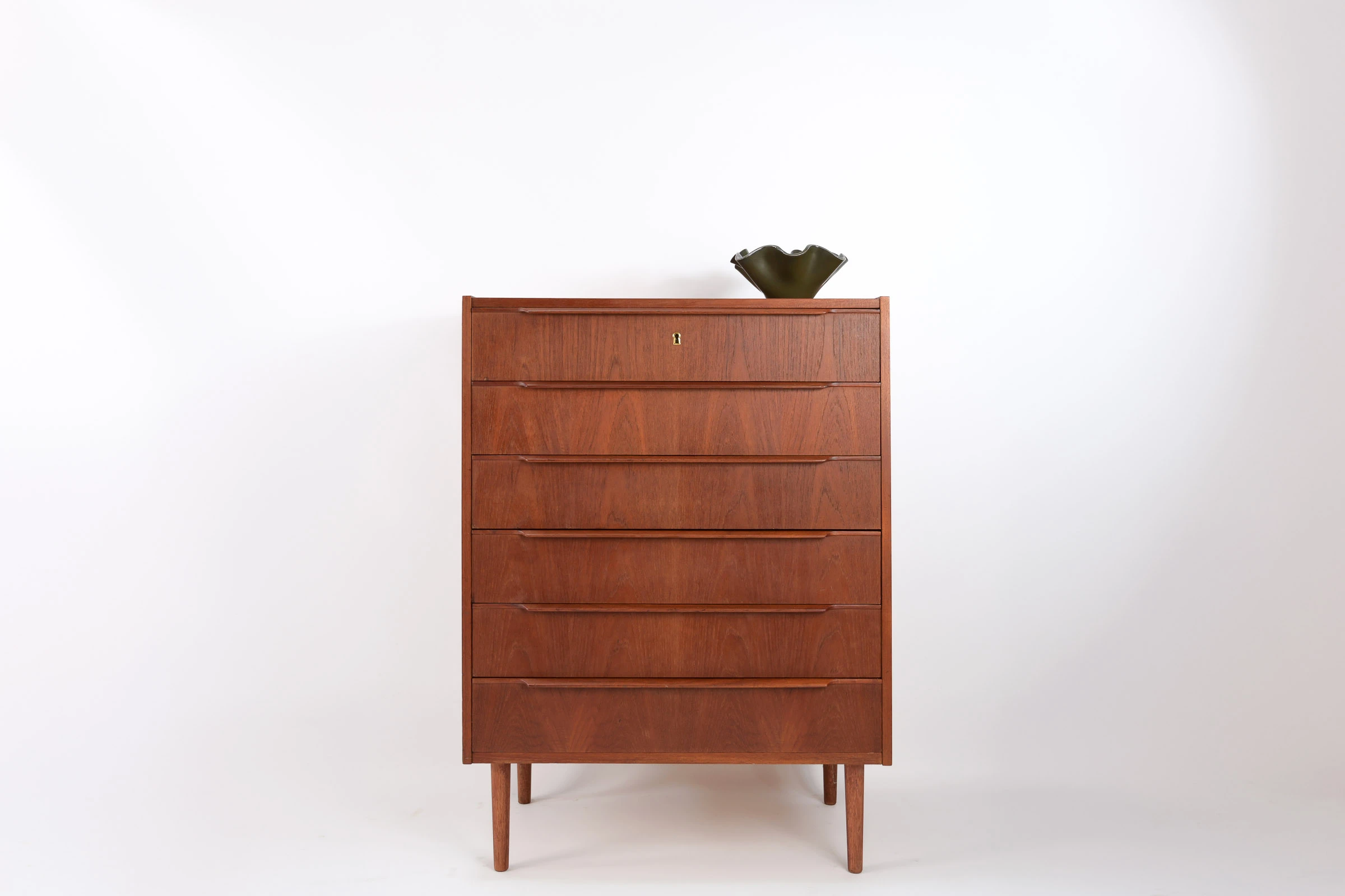 danish modern vintage teck palissandre Rio années 50 années 60 années 70 mobilier meuble ancien danois Danemark scandinave maison nordik Paris meubles décoration design éditeur designer marque commode 6 tiroirs en teck meuble de rangement à tiroirs chiffonier
