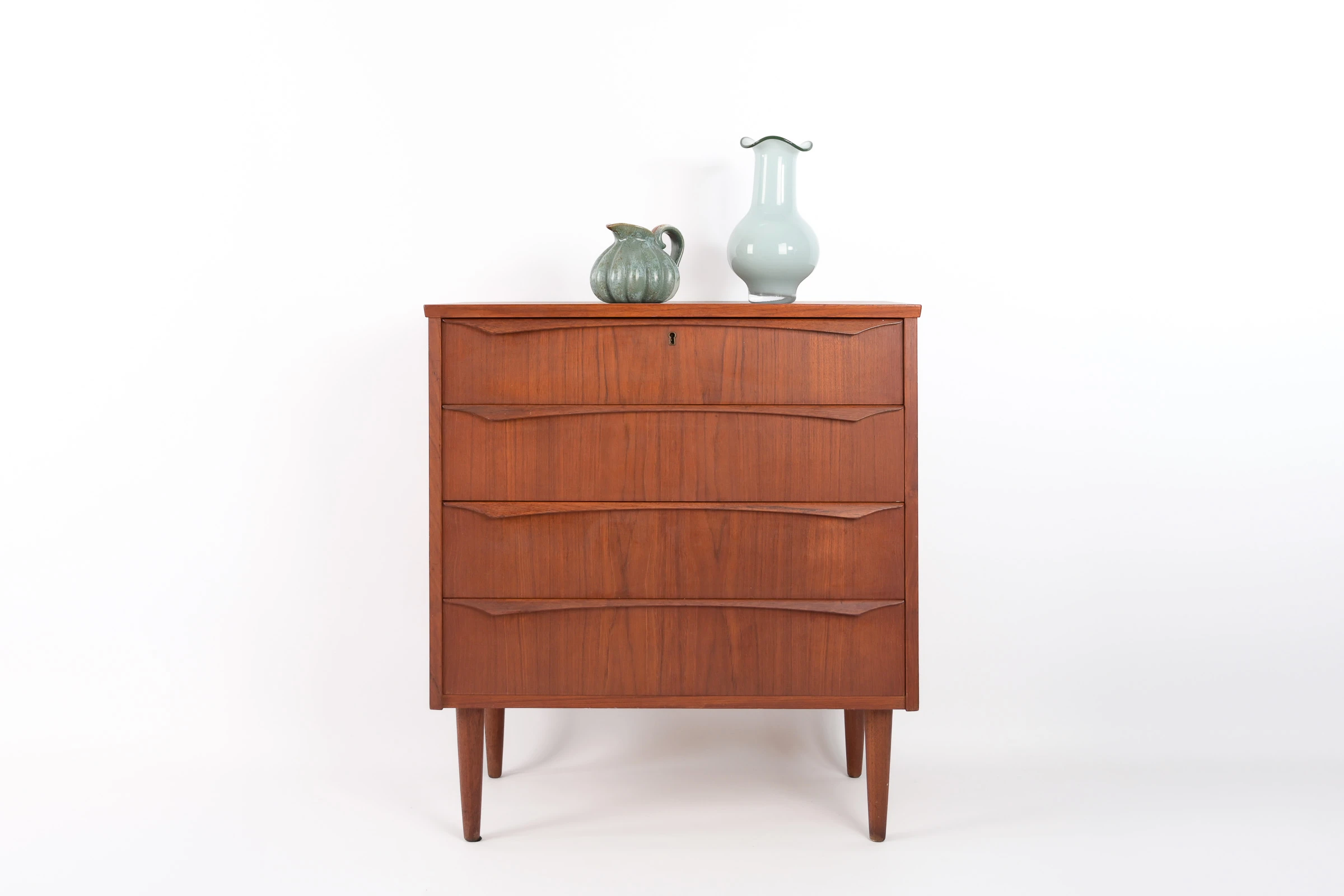 danish modern vintage teck palissandre Rio années 50 années 60 années 70 mobilier meuble ancien danois Danemark scandinave maison nordik Paris meubles décoration design éditeur designer marque commode 4 tiroirs en teck meuble de rangement à tiroirs chiffonier