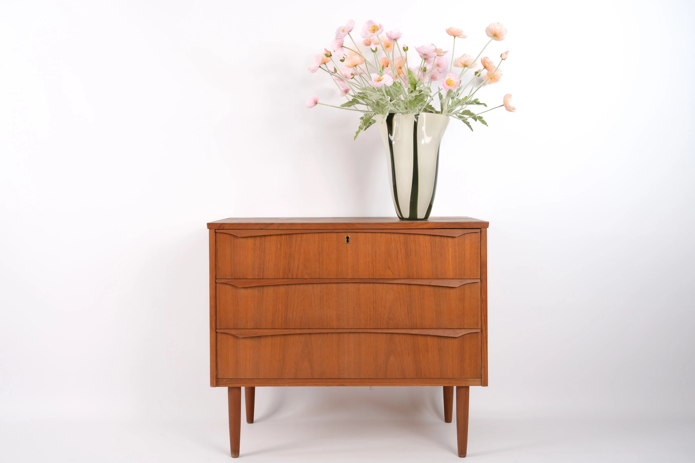 danish modern vintage teck palissandre Rio années 50 années 60 années 70 mobilier meuble ancien danois Danemark scandinave maison nordik Paris meubles décoration design éditeur designer commode 3 tiroirs en teck meuble de rangement à tiroirs chiffonier