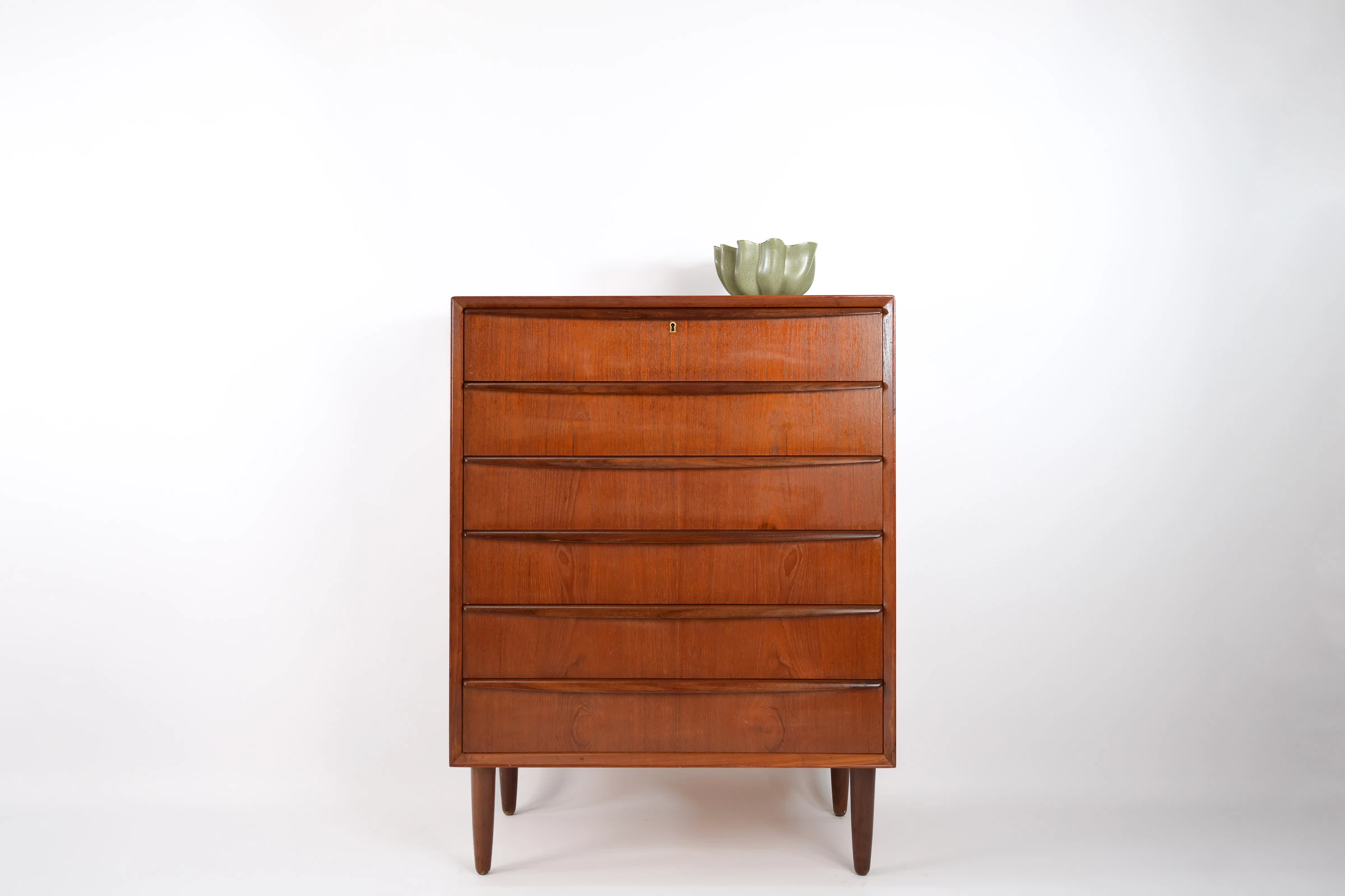 danish modern vintage teck palissandre Rio années 50 années 60 années 70 mobilier meuble ancien danois Danemark scandinave maison nordik Paris meubles décoration design éditeur designer commode 6 tiroirs en teck meuble de rangement à tiroirs chiffonier