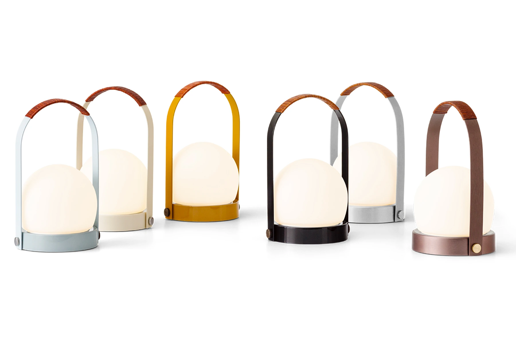 danish modern vintage teck palissandre Rio années 50 années 60 années 70 mobilier meuble ancien danois Danemark scandinave maison nordik Paris meubles décoration design éditeur marque Audo Copenhagen designer Norm Architects lampe portable modèle Carrie avec cuir Portable Lamp lampe sans fil luminaire sur batterie lampe d'appoint