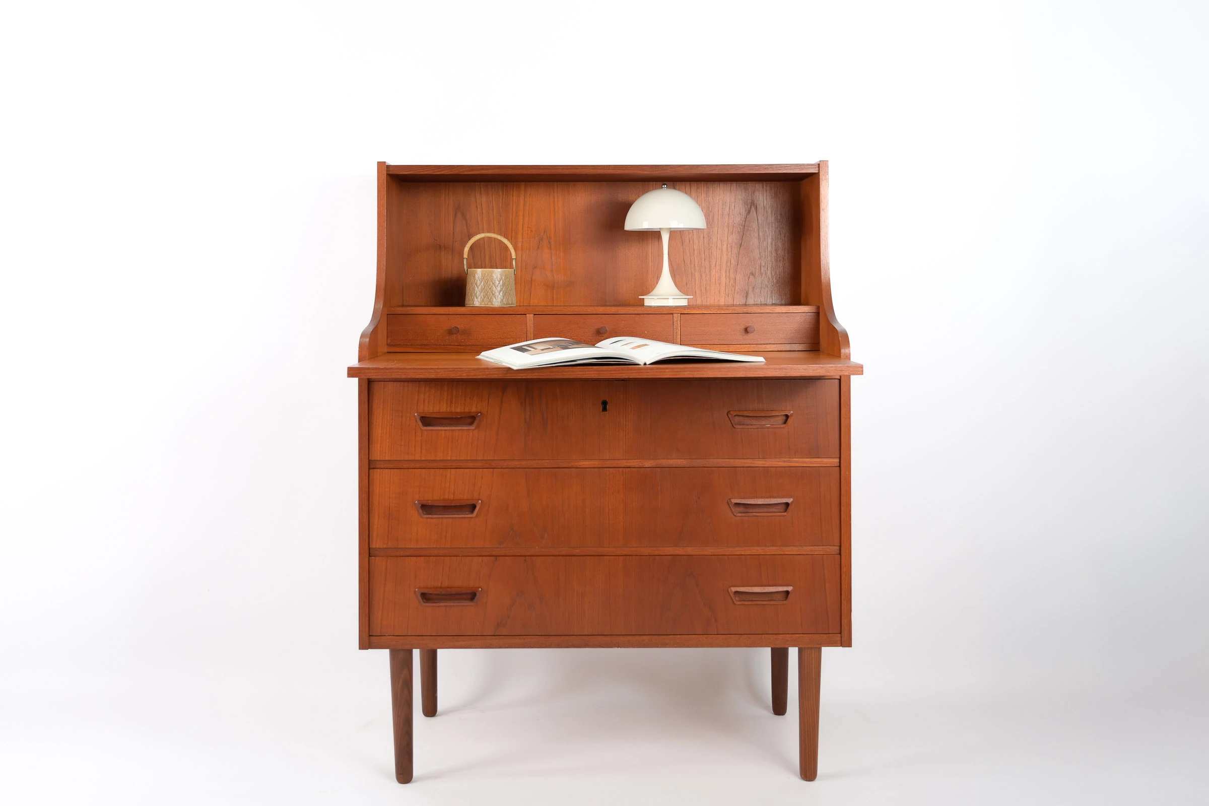 danish modern vintage teck palissandre Rio années 50 années 60 années 70 mobilier meuble ancien danois Danemark scandinave maison nordik Paris meubles décoration design éditeur designer marque secrétaire en teck meuble de rangements avec tiroirs bureau d'appoint