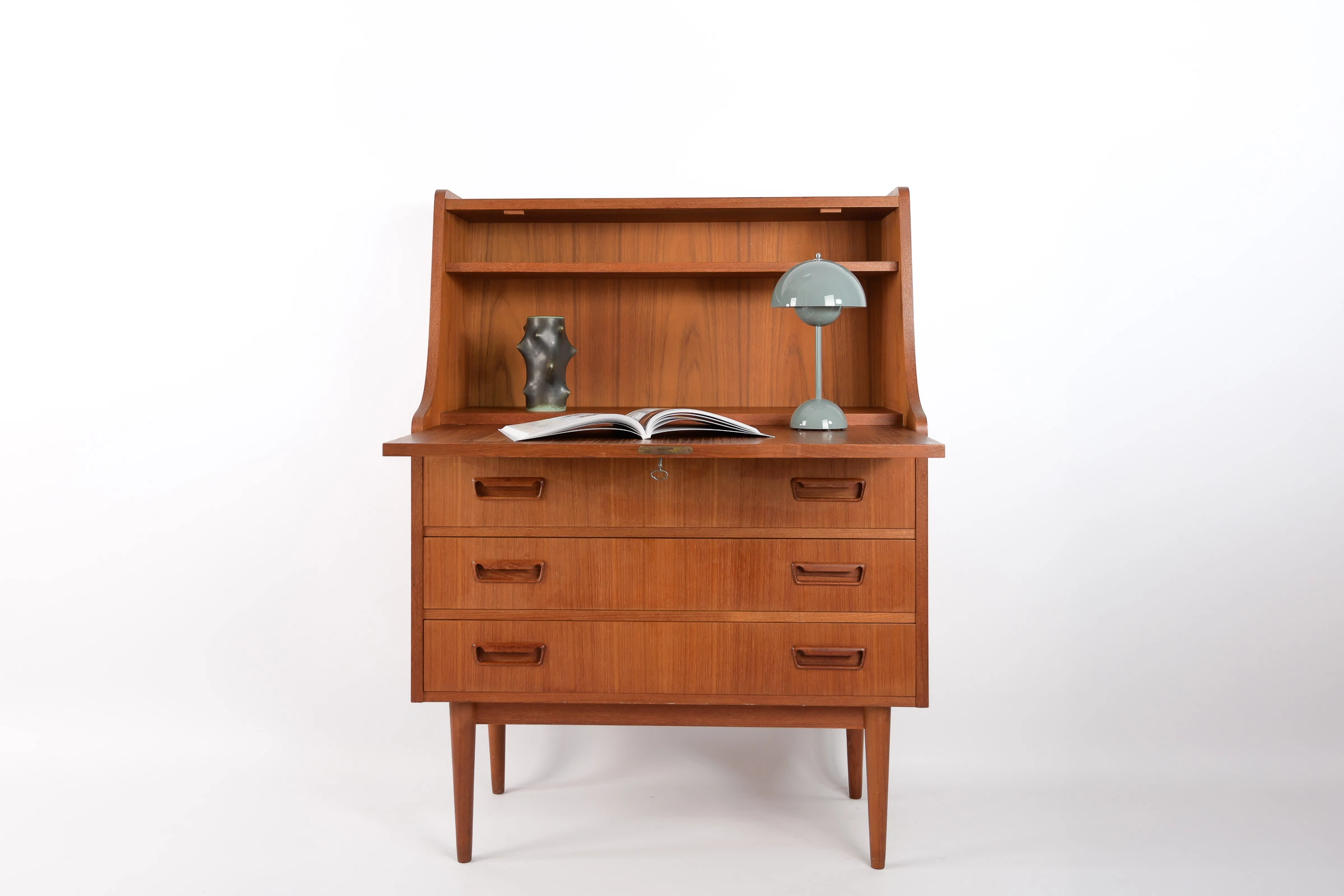 danish modern vintage teck palissandre Rio années 50 années 60 années 70 mobilier meuble ancien danois Danemark scandinave maison nordik Paris meubles décoration design éditeur Tibergaard designer marque secrétaire en teck meuble de rangements avec tiroirs bureau d'appoint