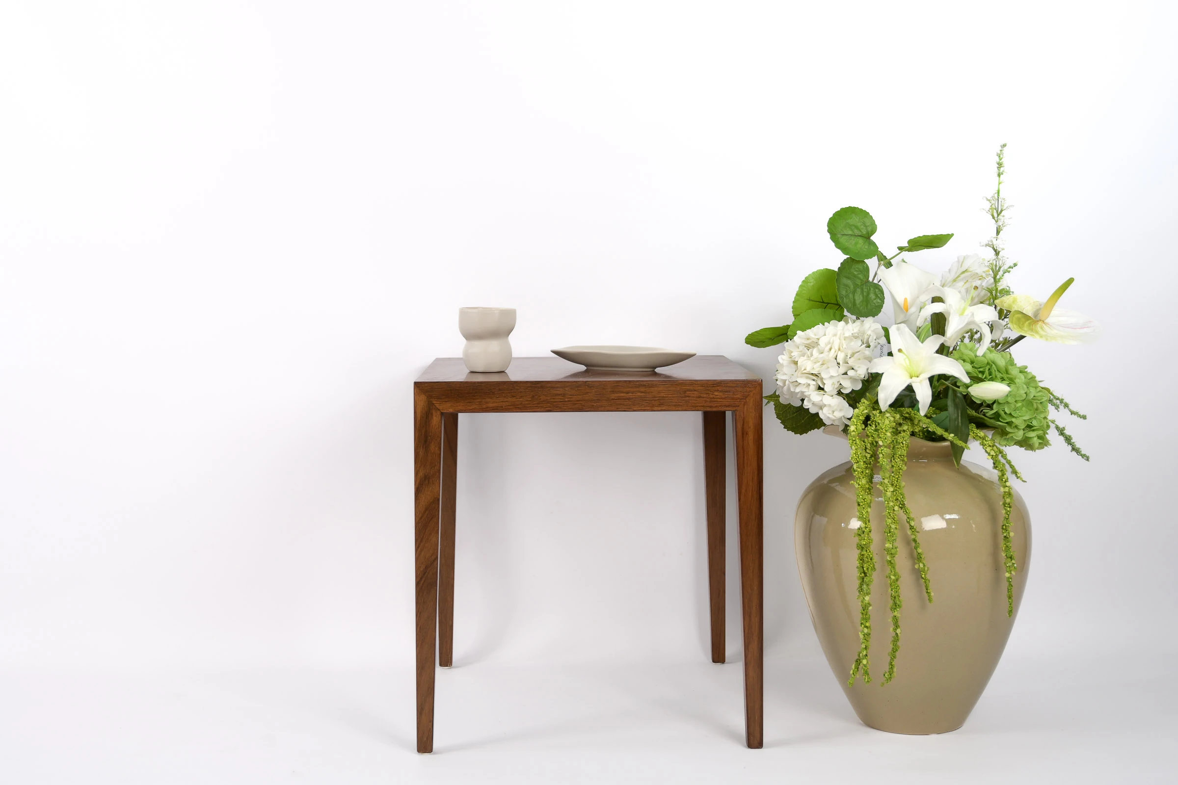 danish modern mid century vintage teck palissandre rio années 50 années 60 années 70 mobilier meuble ancien danois danemark scandinave maison nordik paris meubles décoration design éditeur designer Severin Hansen table d'appoint carrée en palissandre de Rio bout de canapé table basse coffee table