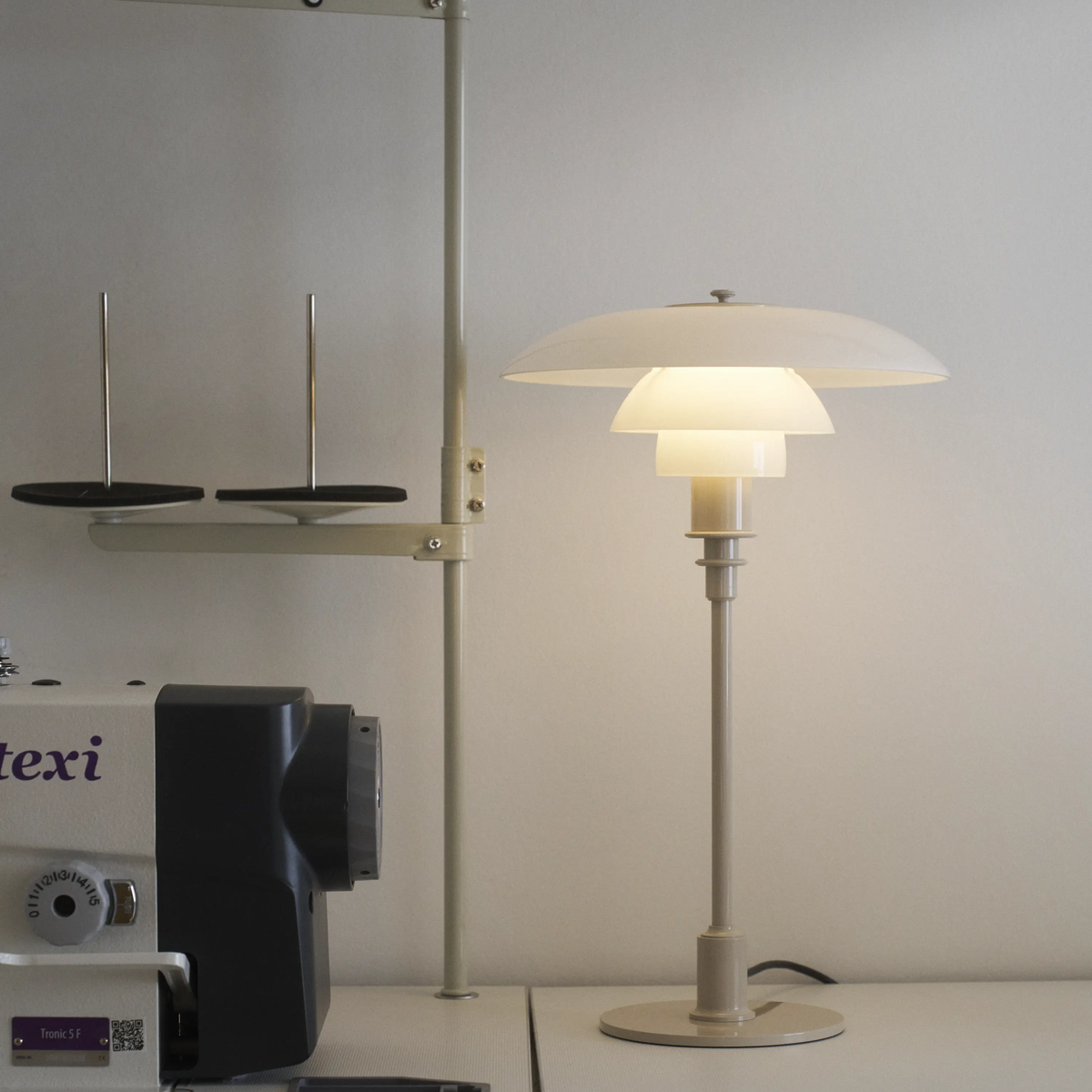 Lampe de Table 'PH' 3/2 </br> 'Louis Poulsen' / 7 finitions – Image 8