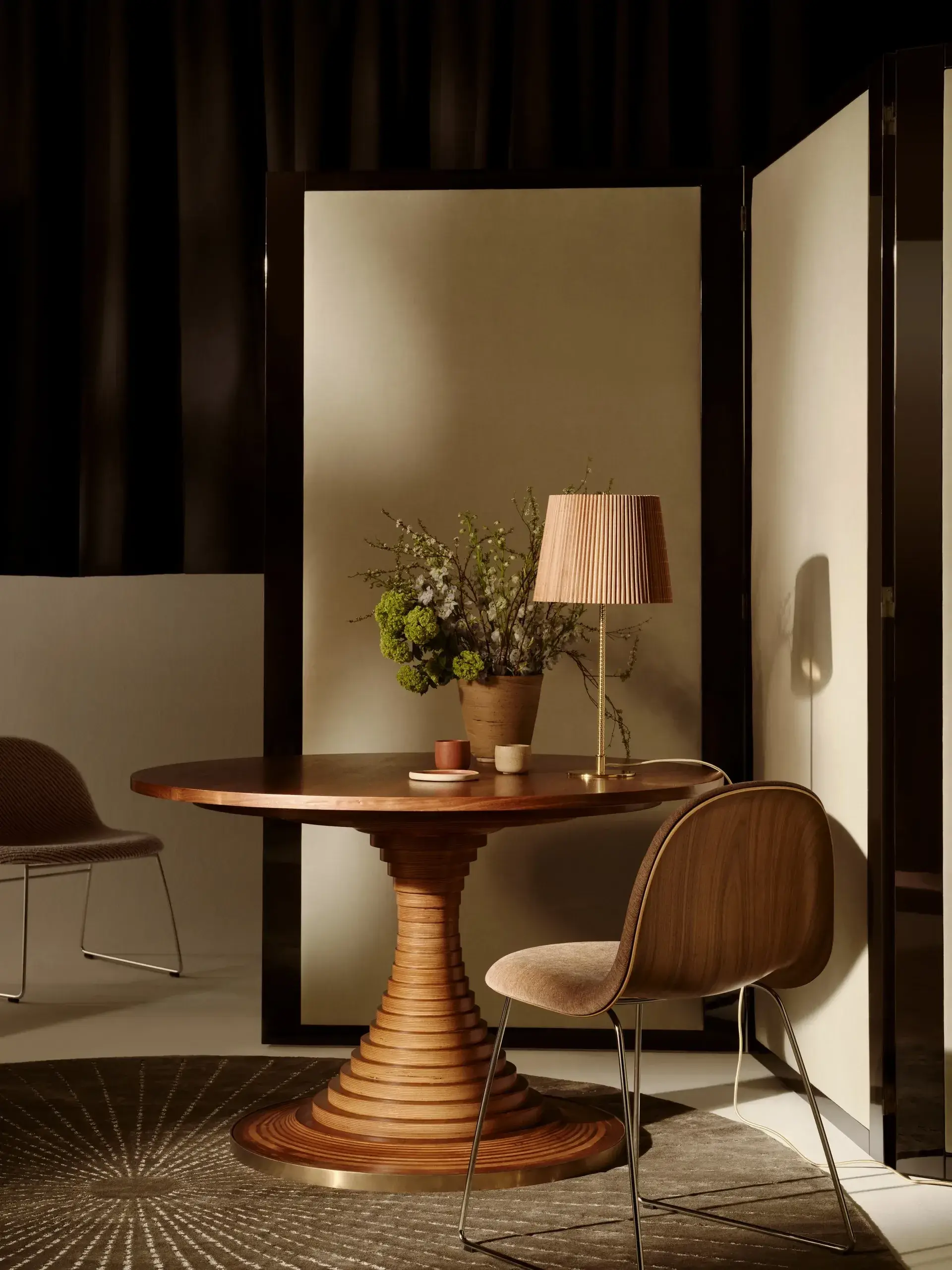 Table de Repas - Tavolo a Dischi </br> Gubi / 2 tailles – Image 3